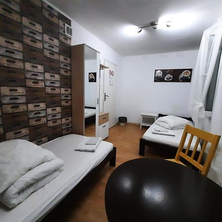 Lorf Hostel&Coffee Krakow Bagian luar foto