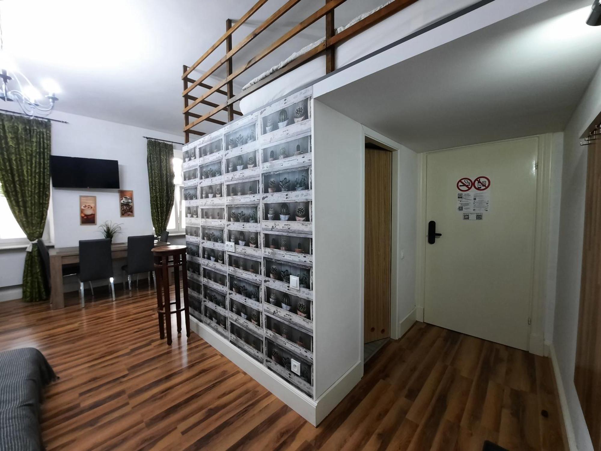 Lorf Hostel&Coffee Krakow Bagian luar foto