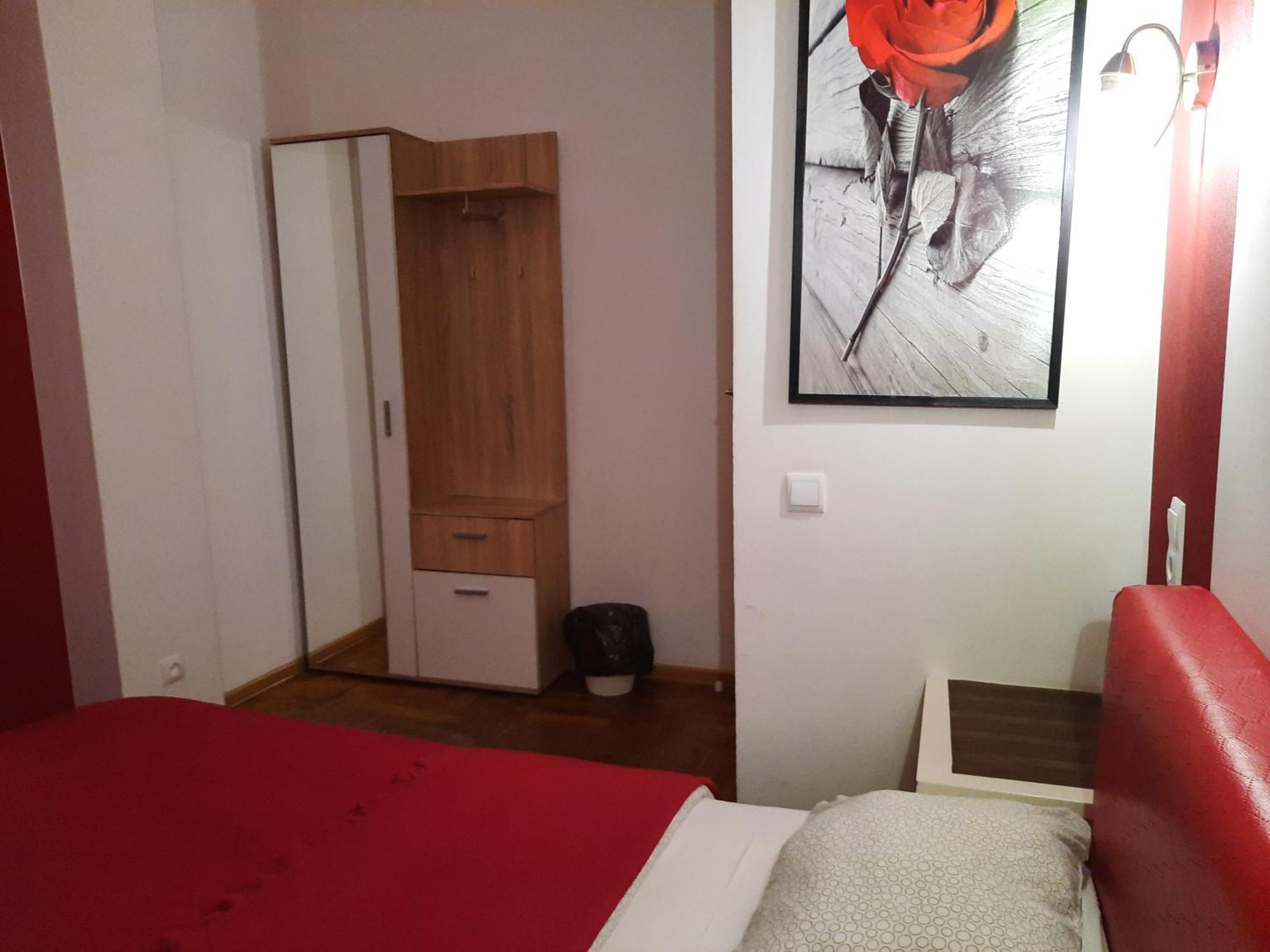 Lorf Hostel&Coffee Krakow Bagian luar foto