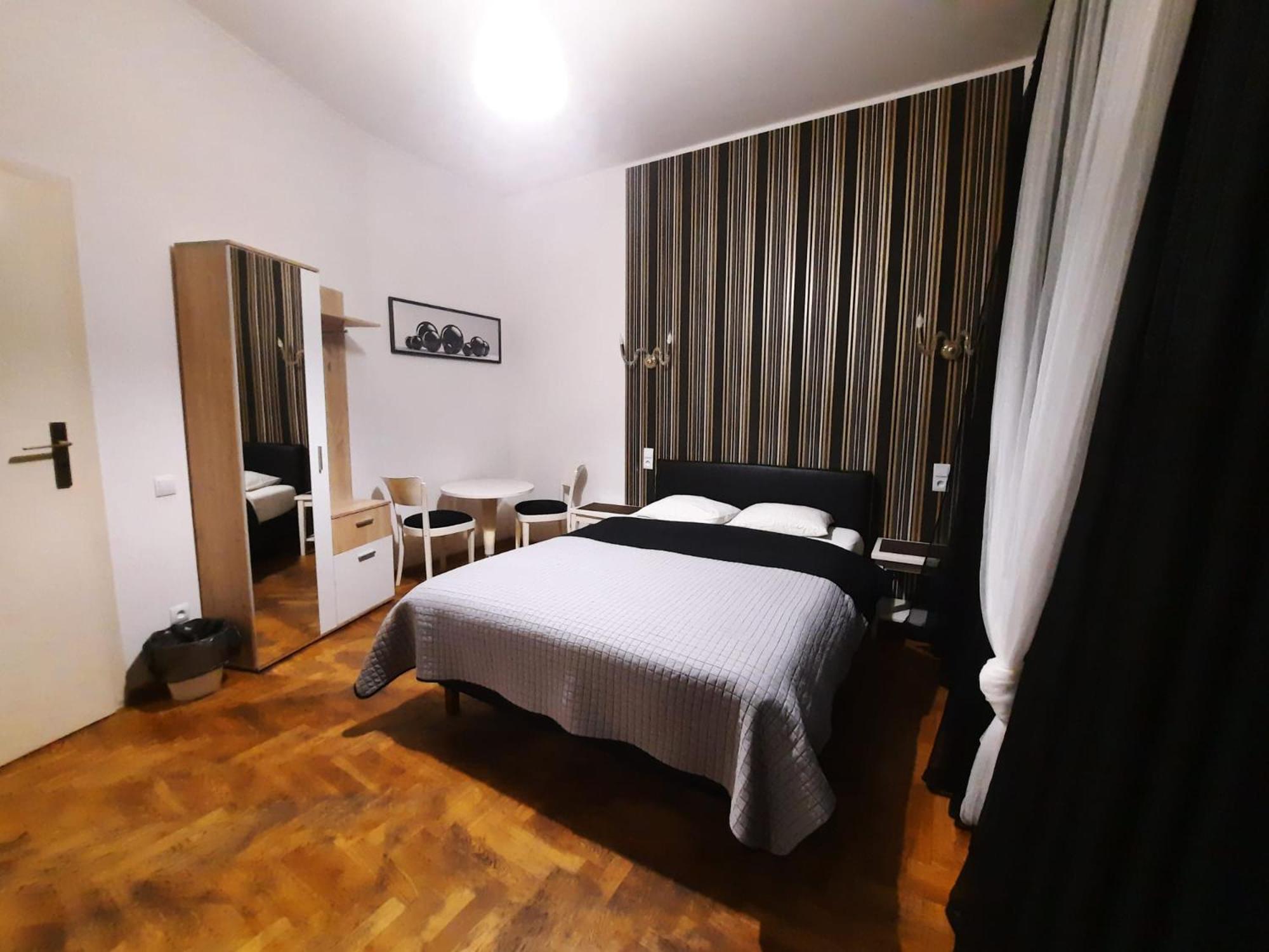 Lorf Hostel&Coffee Krakow Bagian luar foto